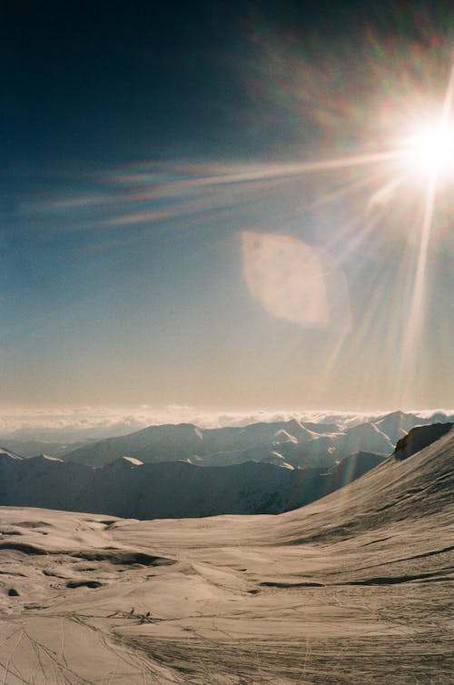 Imagine de stoc gratuită din acoperit de zăpadă, cer albastru, fotografiere verticală