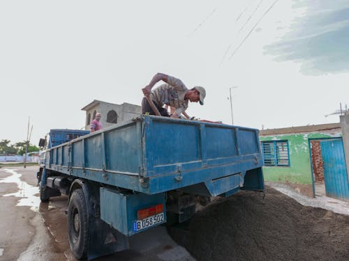 Безкоштовне стокове фото на тему «будівництво, вантажівка, працівник»