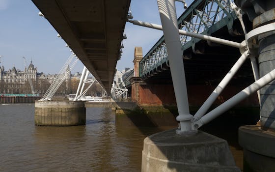 Immagine gratuita di acciaio, acqua, architettura