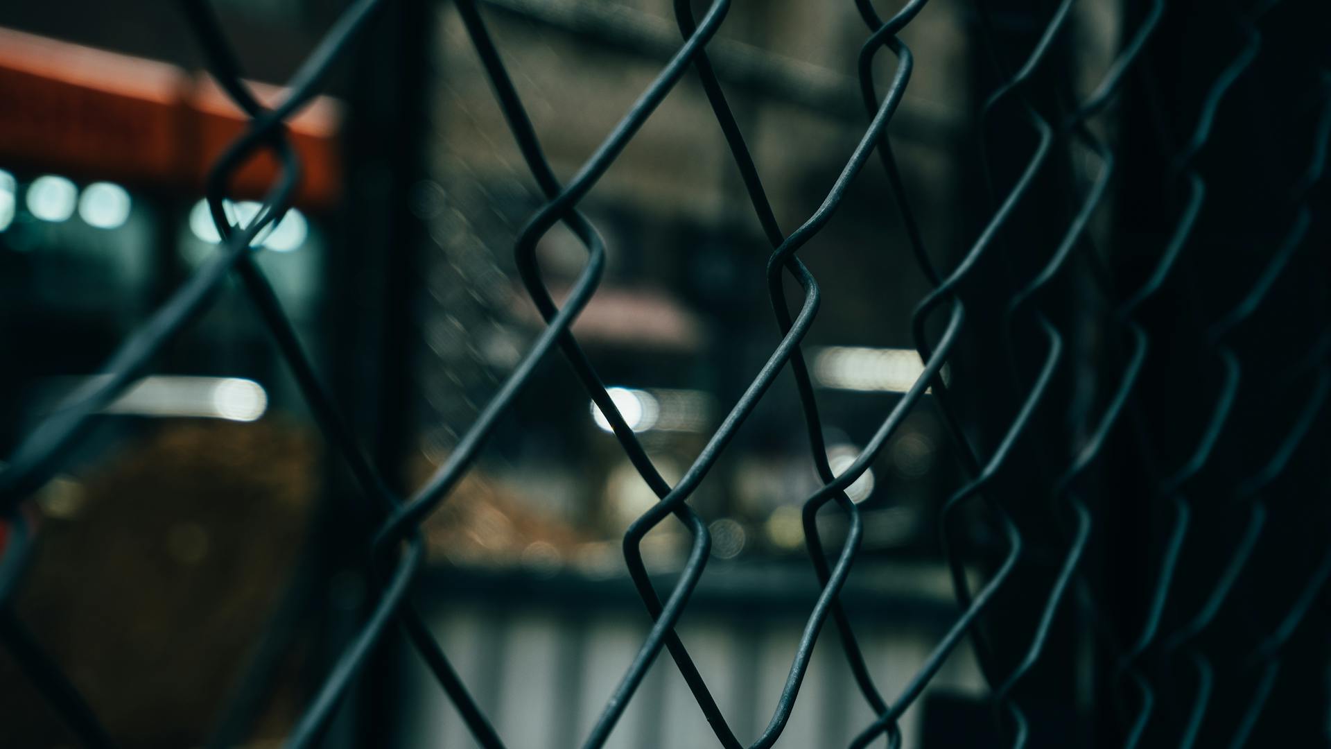 Close-up Photography of Gray Metal Chainlink Fence