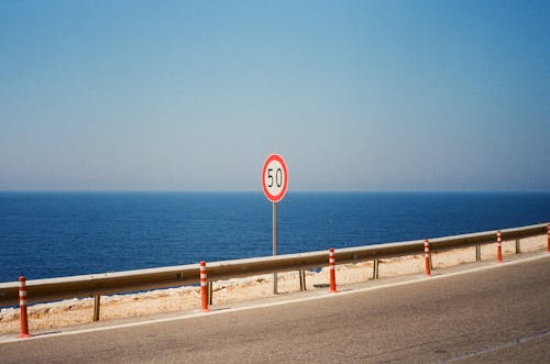 Fotobanka s bezplatnými fotkami na tému cesta, modrá obloha, more
