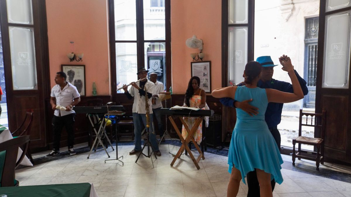 Comment la musique timba influence la salsa à Montpellier