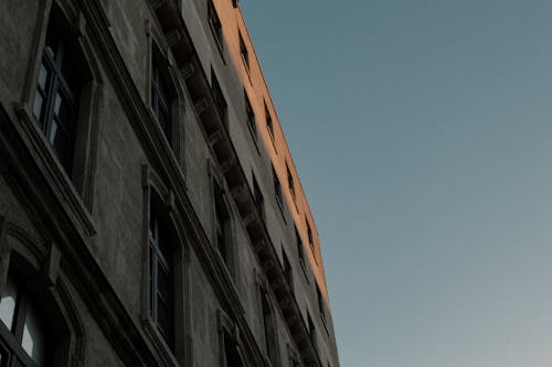 コンクリートの建物, ローアングルショット, 外観の無料の写真素材