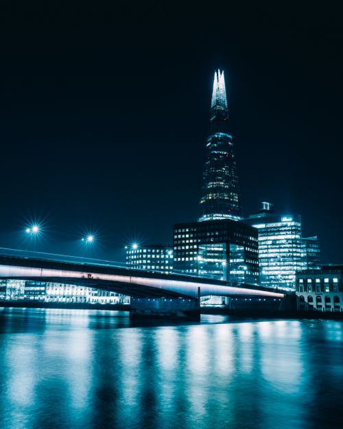 Free A captivating nighttime cityscape featuring The Shard and illuminated financial district in London. Stock Photo