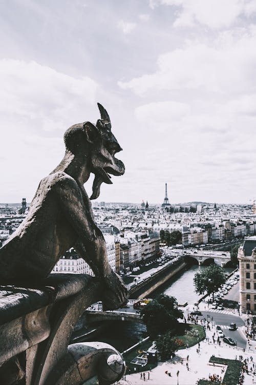 Statue over city 