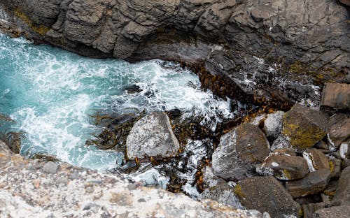 Photos gratuites de cailloux, eau qui coule, falaise