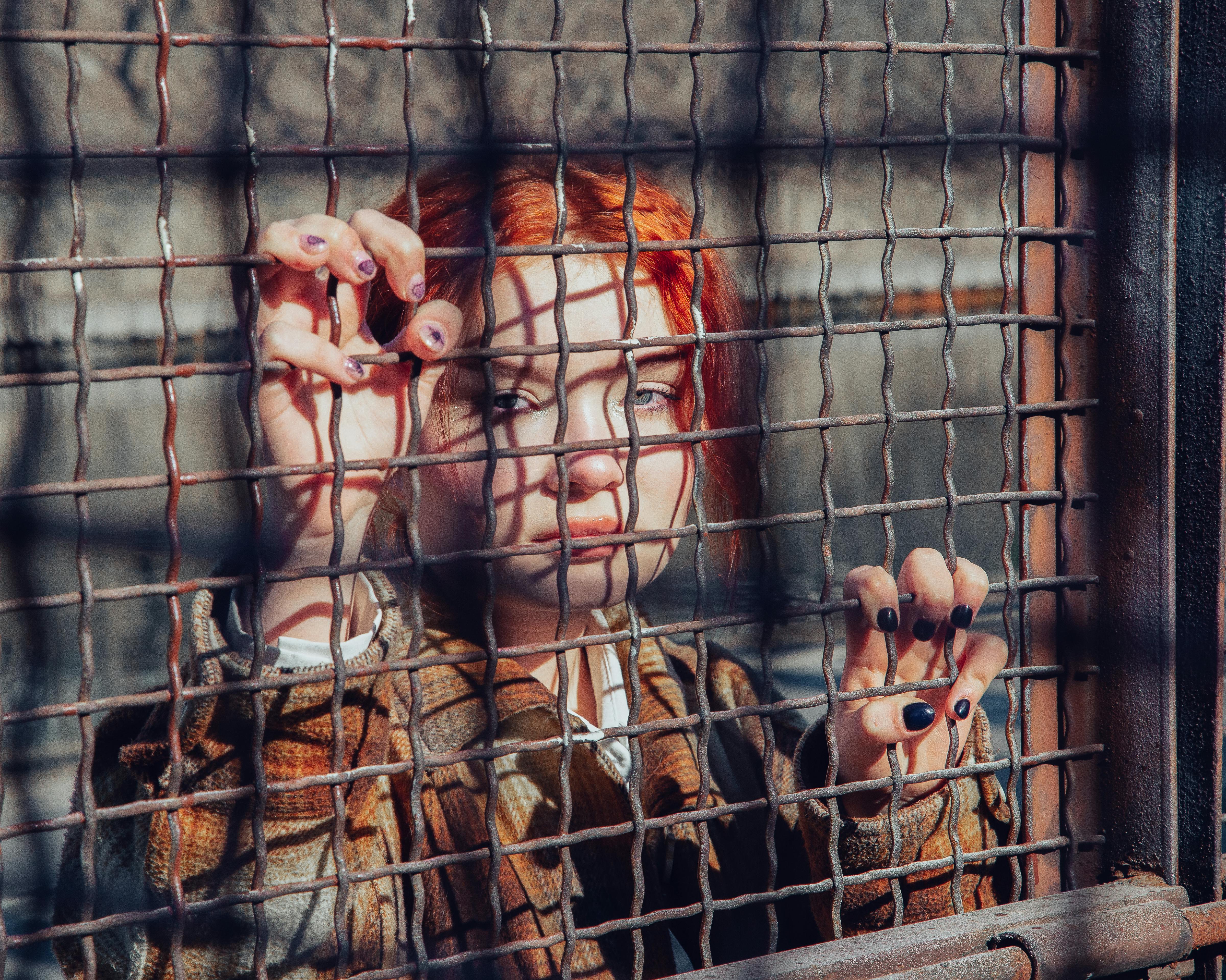 Which side of a fence should face your Neighbour?