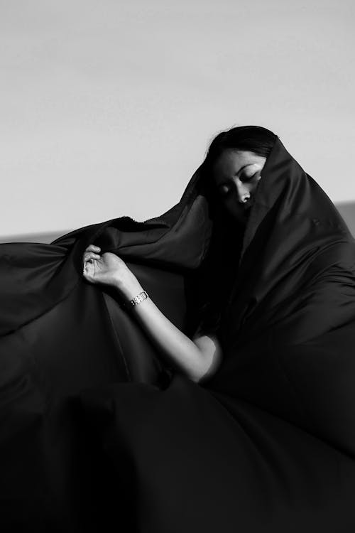 Free A Woman in Black Abaya Stock Photo