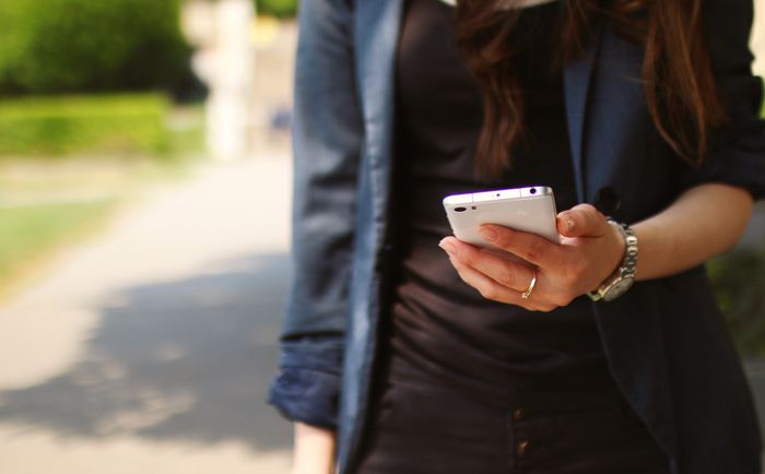 Online dating: starting a conversation on a niche platform