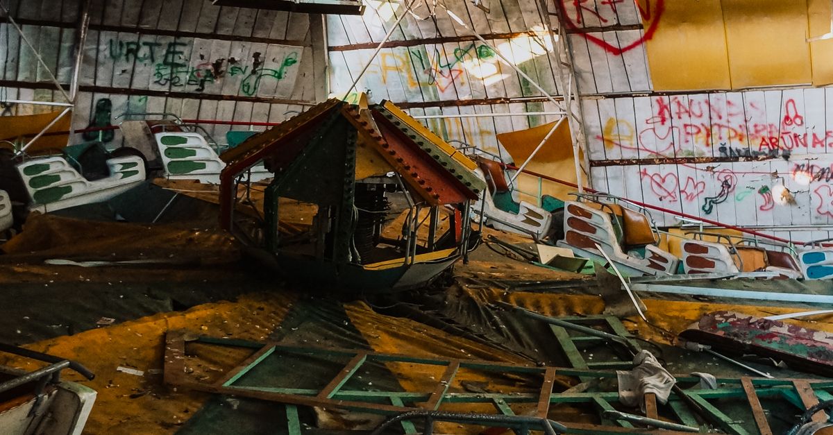 Carousel Distaster An Old Destroyed Carousel · Free Stock Photo
