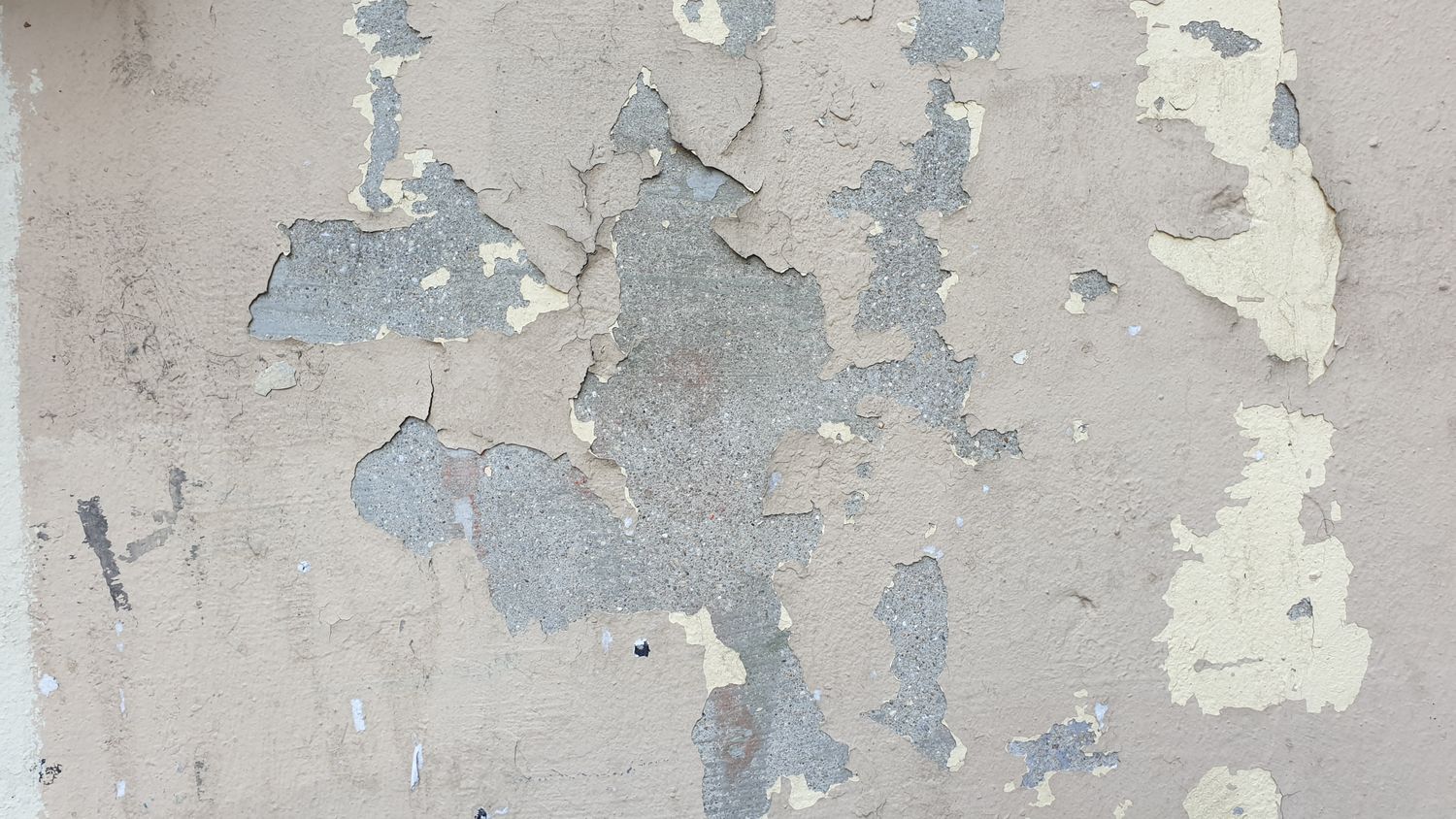 Close view of cracks across a concrete wall