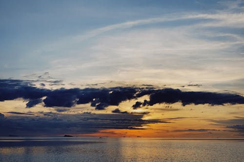 Foto profissional grátis de mar, noite, nuvens