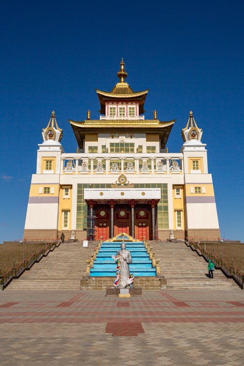 Free Golden Temple of Buddha Shakyamuni Stock Photo