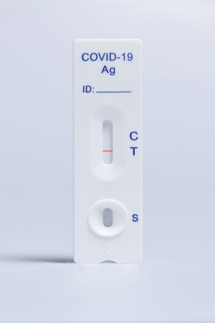 Persona mayor realizando test de salud