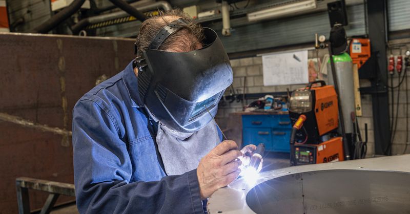 Comment travailler dans un atelier chaud en été sans risques pour la santé