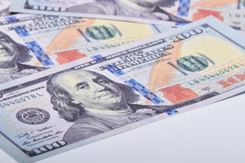 amerikan doları, banknotlar, beyaz yüzey içeren Ücretsiz stok fotoğraf