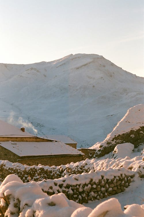 çevre, dağ, dikey atış içeren Ücretsiz stok fotoğraf