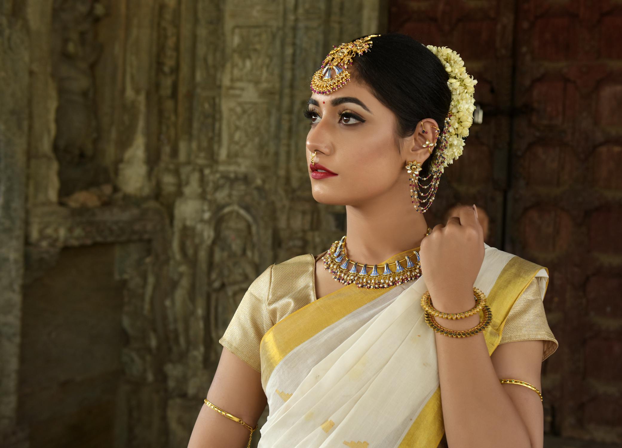 Indian beautiful Woman Photo by Manjeet Singh  Yadav from Pexels: https://www.pexels.com/photo/woman-in-white-and-yellow-dress-with-scarf-1162983/