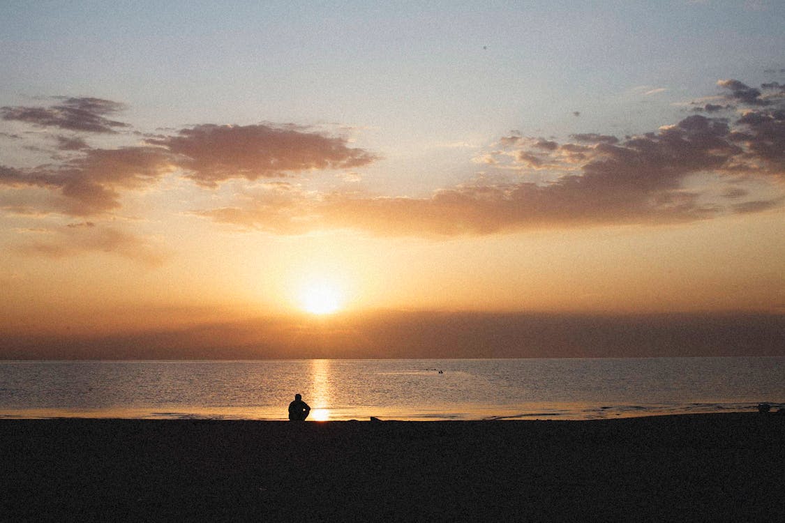 Free Silhouette of Person at the Beach Stock Photo