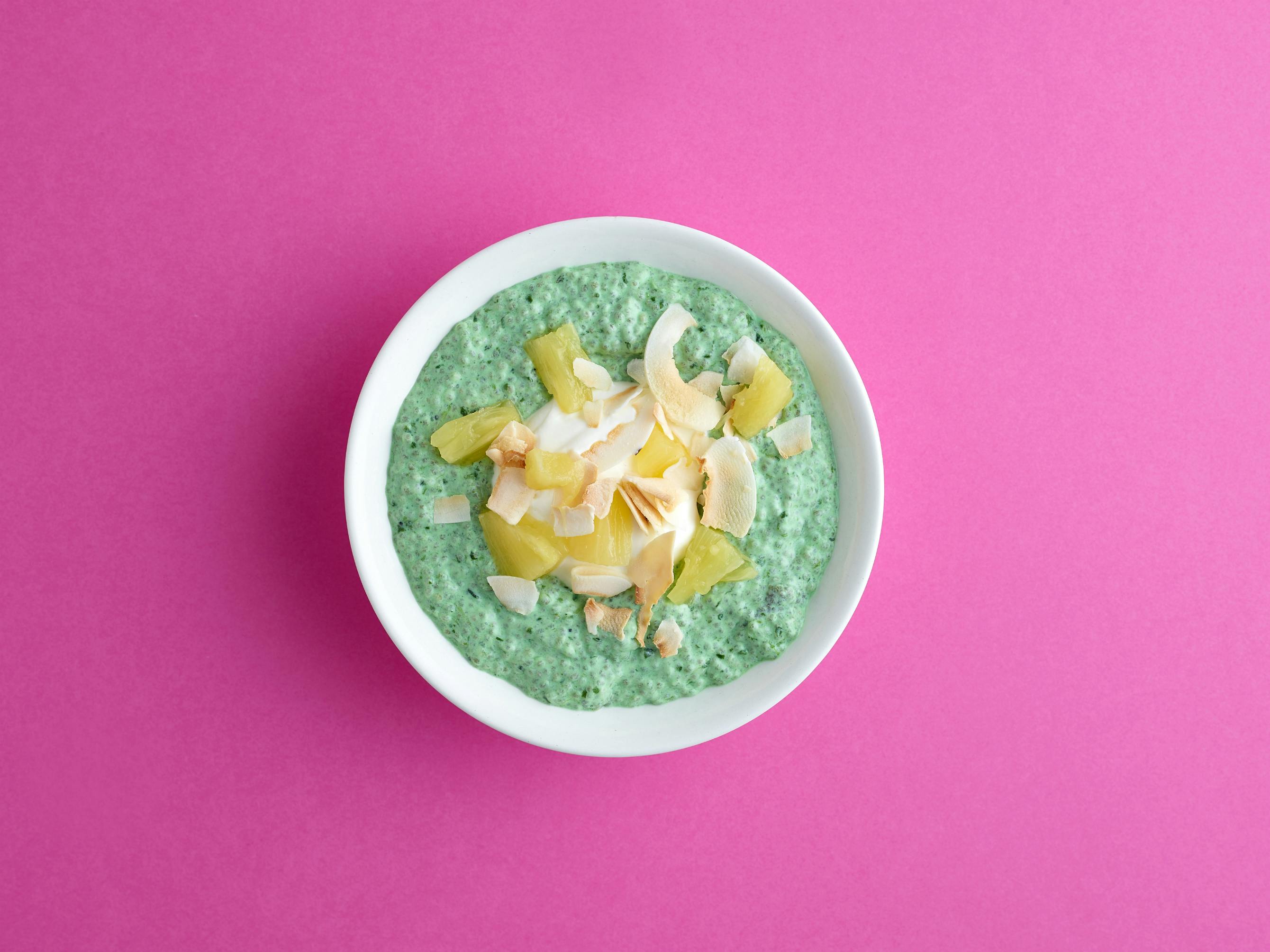 spirulina smoothie bowl with fruit toppings - foods high in arginine