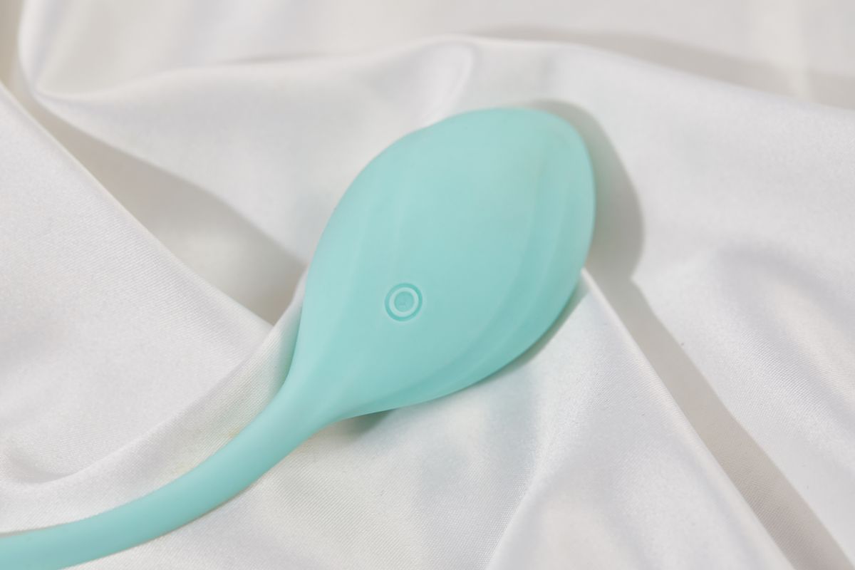 Massageador Noir — Acabamento premium com controle intuitivo.