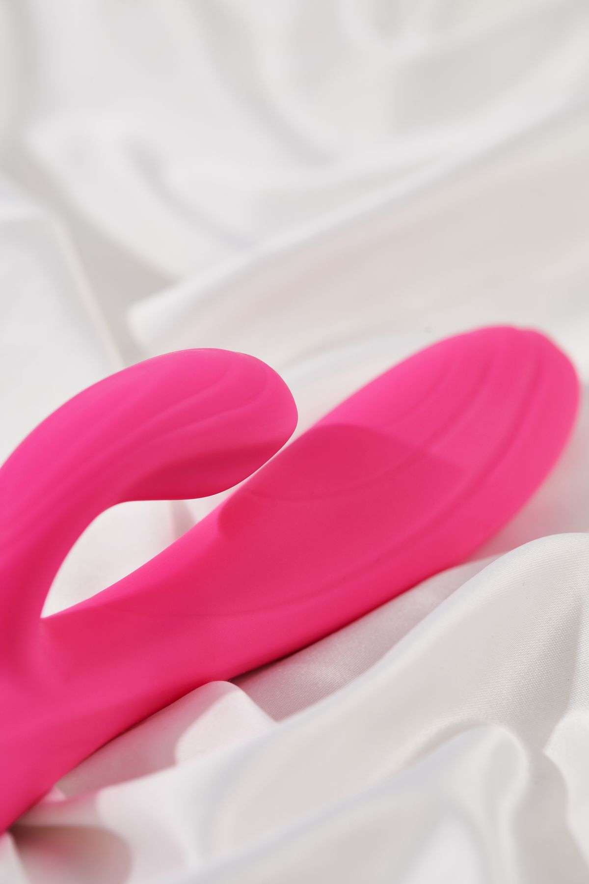 Massageador Pétala — Compacto e discreto para levar na bolsa.
