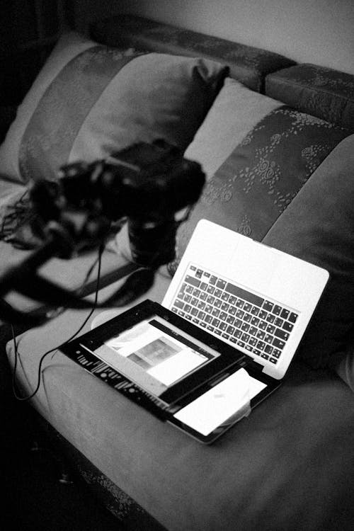MacBook, Throw Pillows, 單色 的 免費圖庫相片