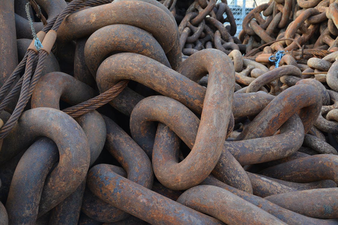 Close-Up of Rusty Chains · Free Stock Photo
