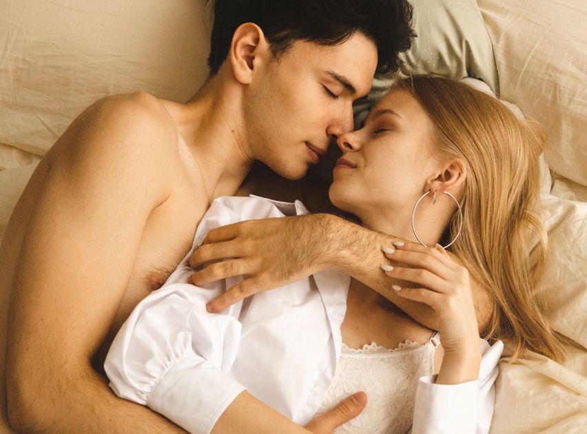 couples using online dating app on smartphones