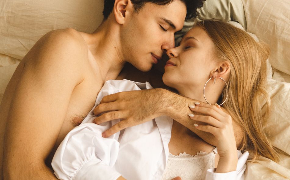 Online dating: starting a conversation on a niche platform