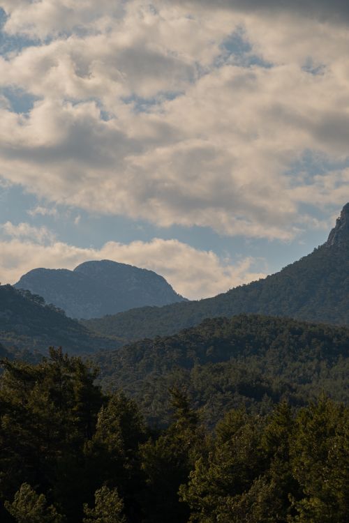 Free Breathtaking view of a mountainous landscape under a cloudy sky, perfect for nature lovers. Stock Photo