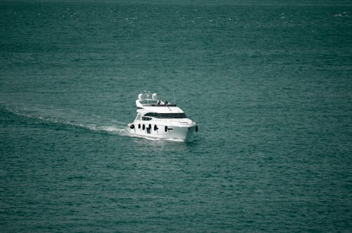 Základová fotografie zdarma na téma člun, moře, motorový člun