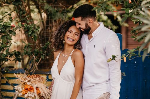 Free Happy couple laughing together during an outdoor wedding ceremony. Stock Photo