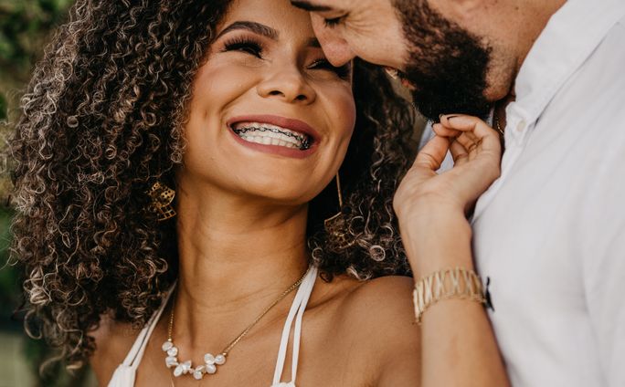 Online dating: starting a conversation on a niche platform