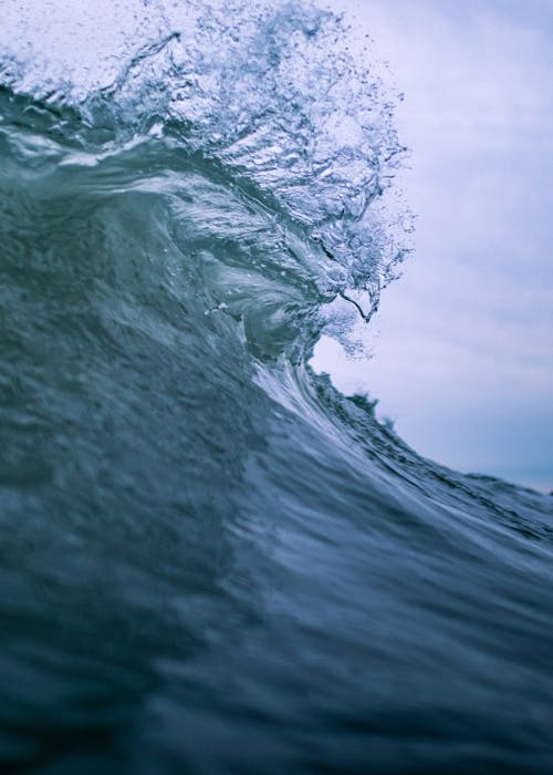 Free Splashing Waves Stock Photo