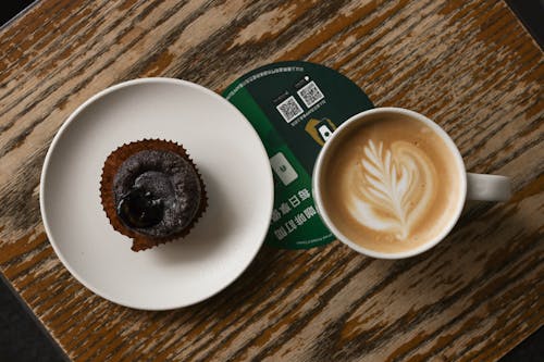 Foto profissional grátis de alimento, bolinhos de chocolate, coffee art