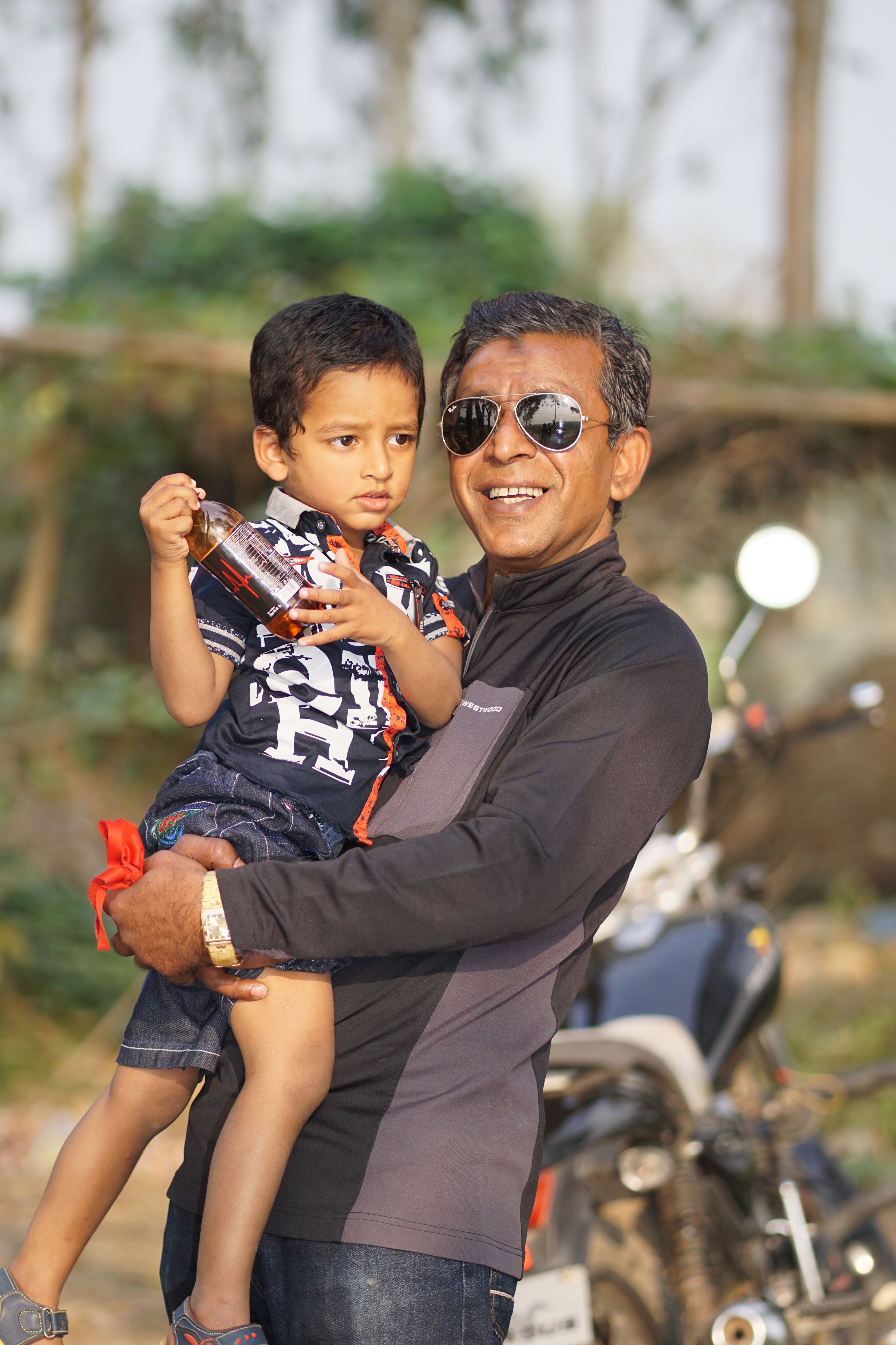 Man Carrying Boy on His Shoulder · Free Stock Photo