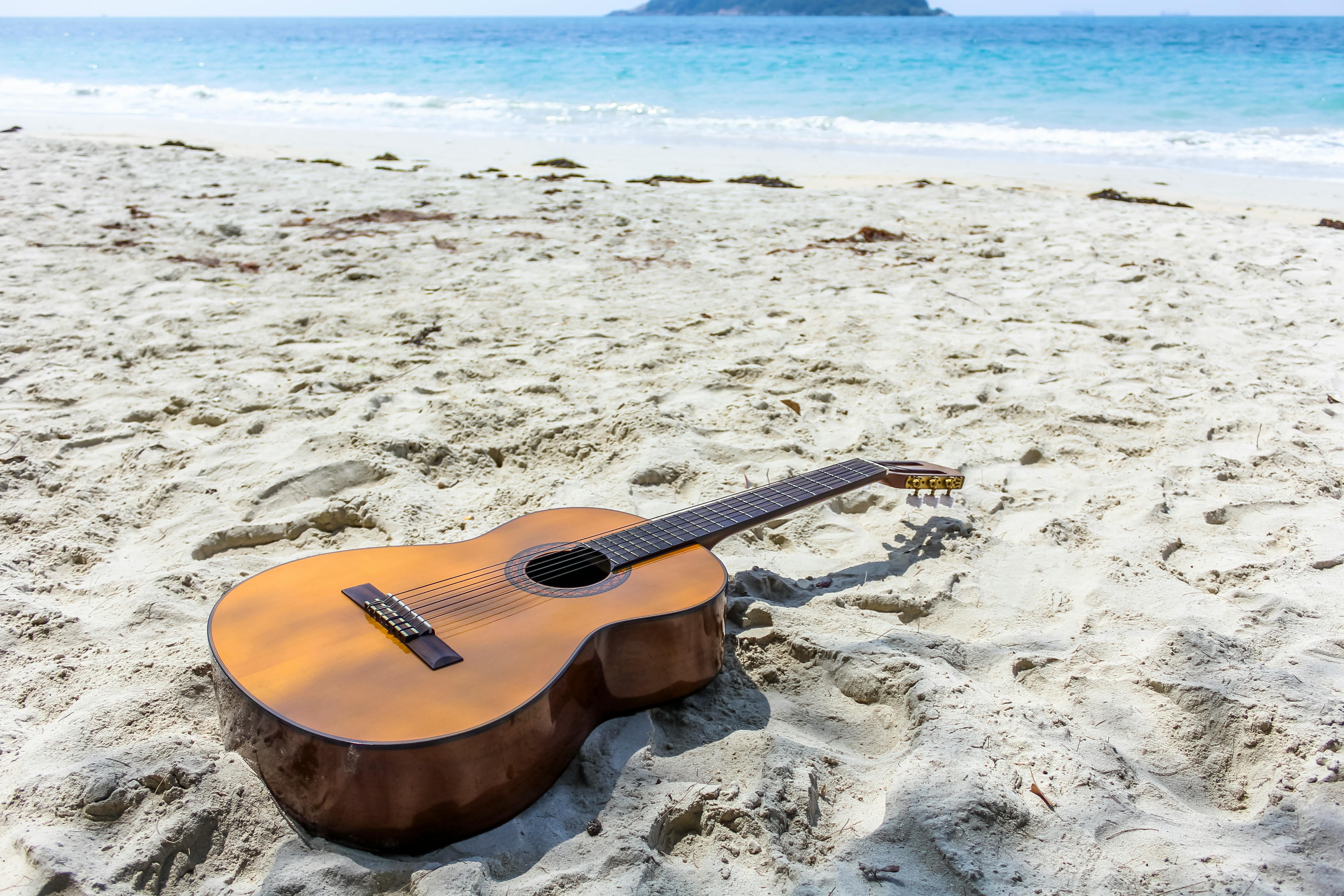 splatter beach guitar