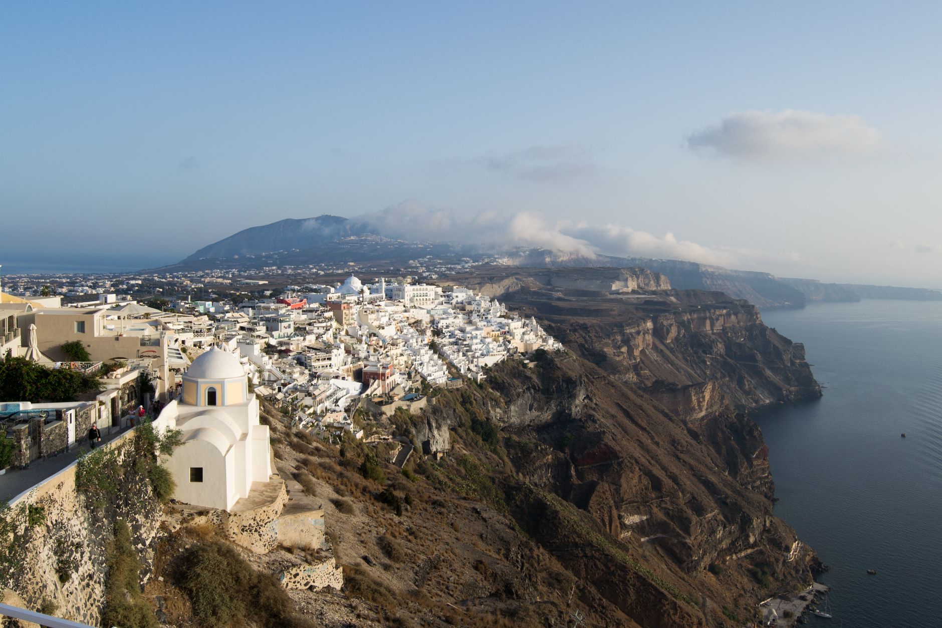 Desa Fira Santorini: Pesona Kota Tebing Yunani yang Wajib Dikunjungi Wisatawan Indonesia