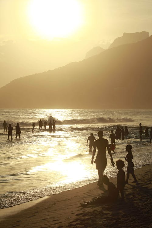 Free Silhouette of People on a Beach Stock Photo