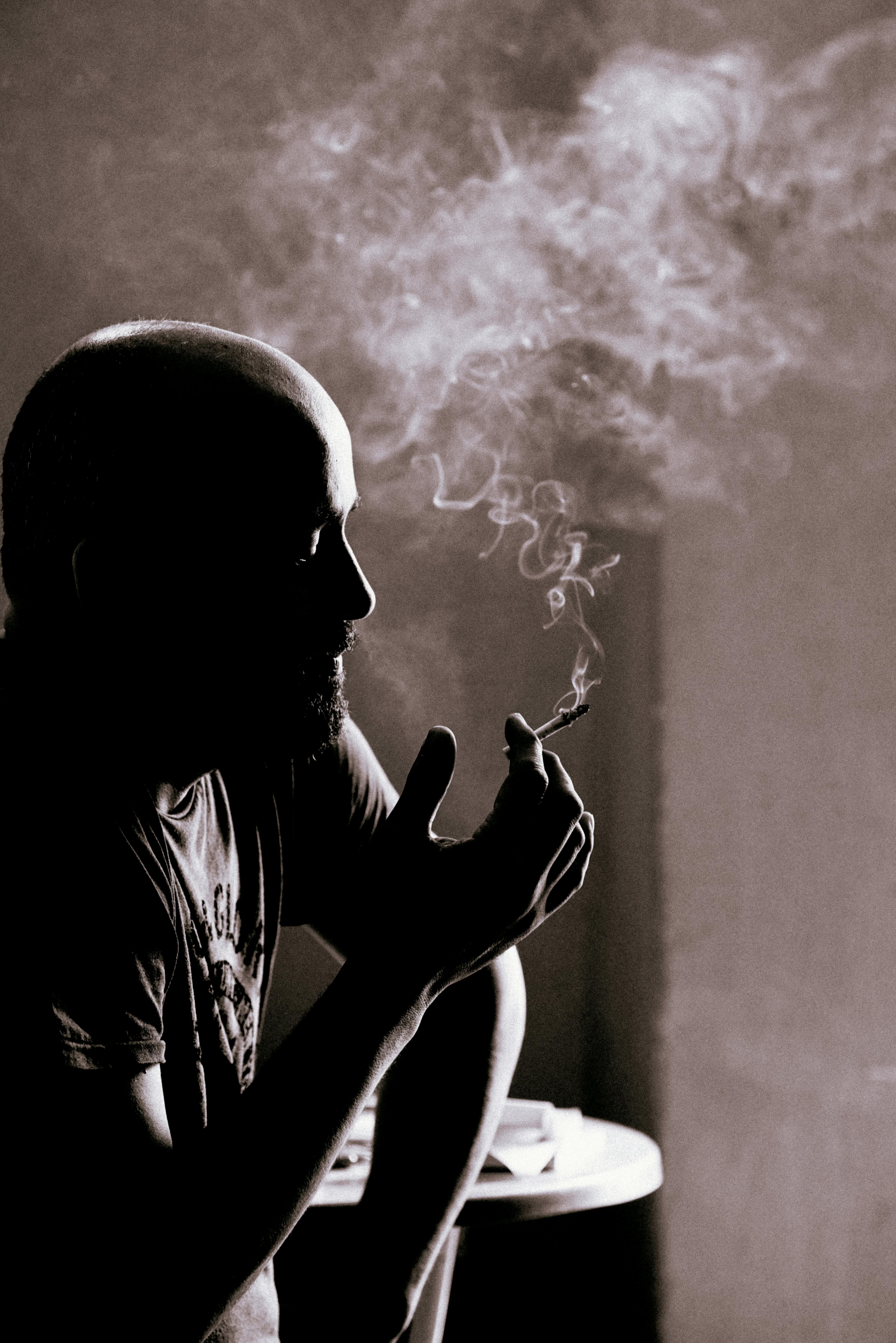 Foto de stock gratuita sobre fumador, fumando, hombre, pasamontañas, fotos  de personas, tabaco, tiro vertical