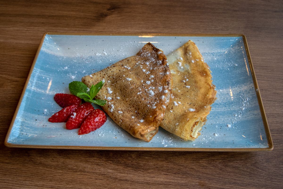 Crêpes au sucre glace et fraises