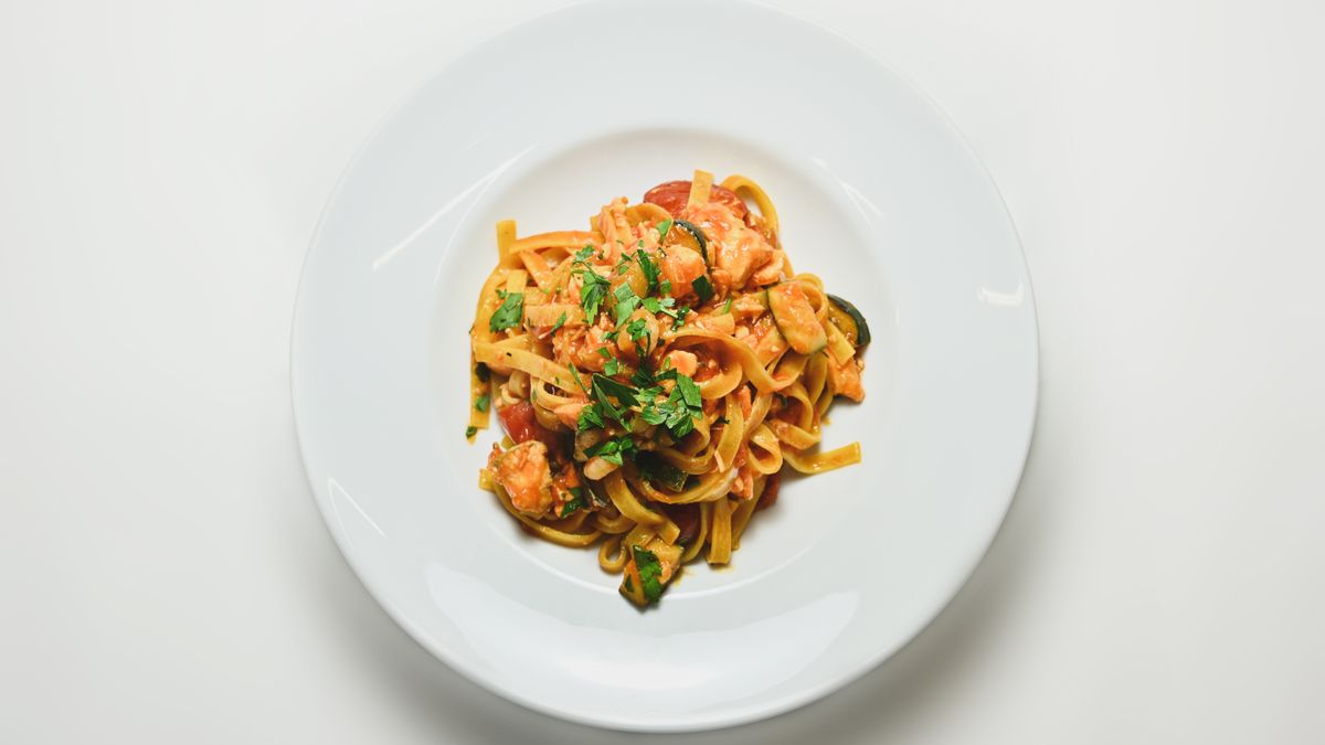 Pasta with tomato sauce and zucchini