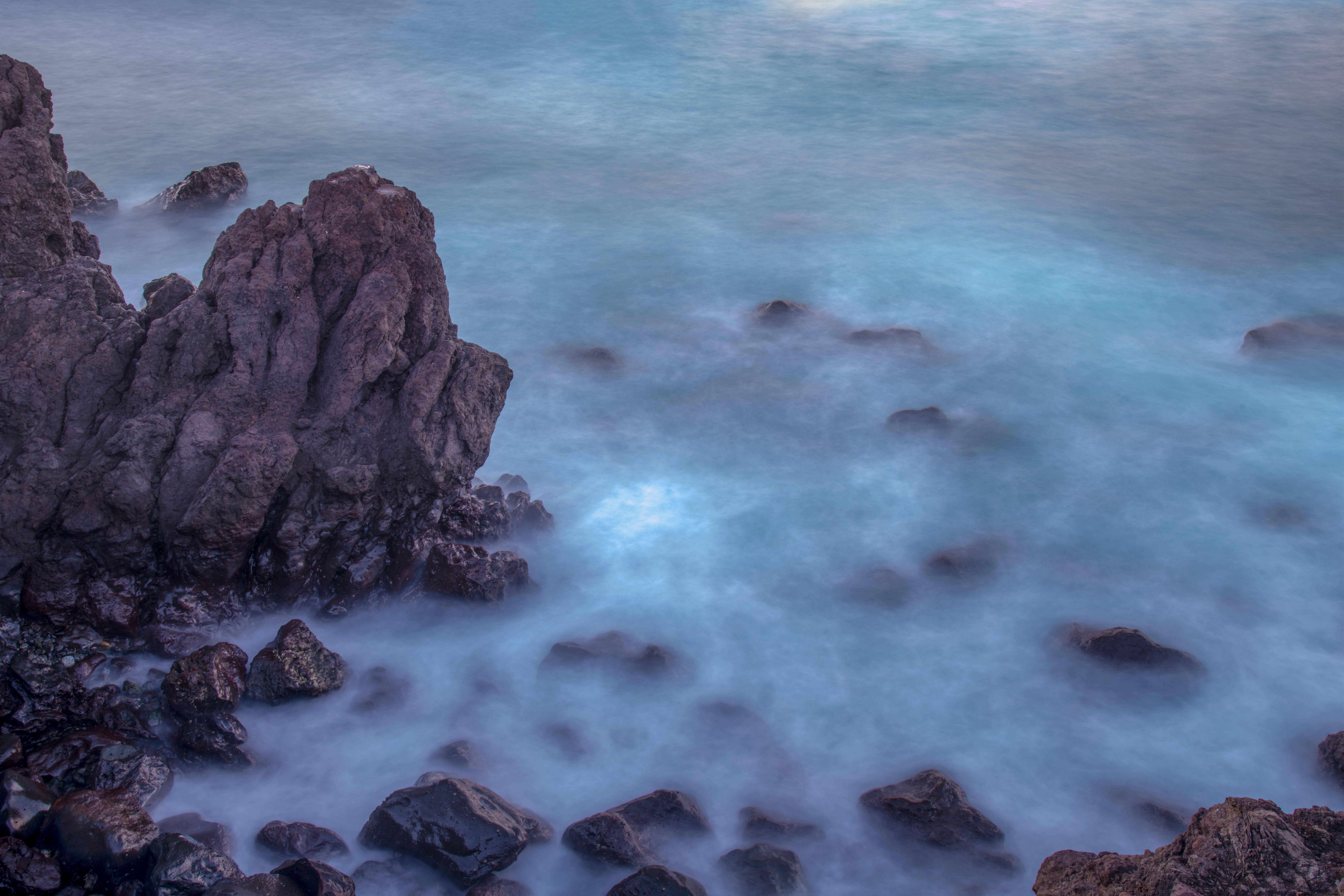 Wet Rocks on Coast · Free Stock Photo