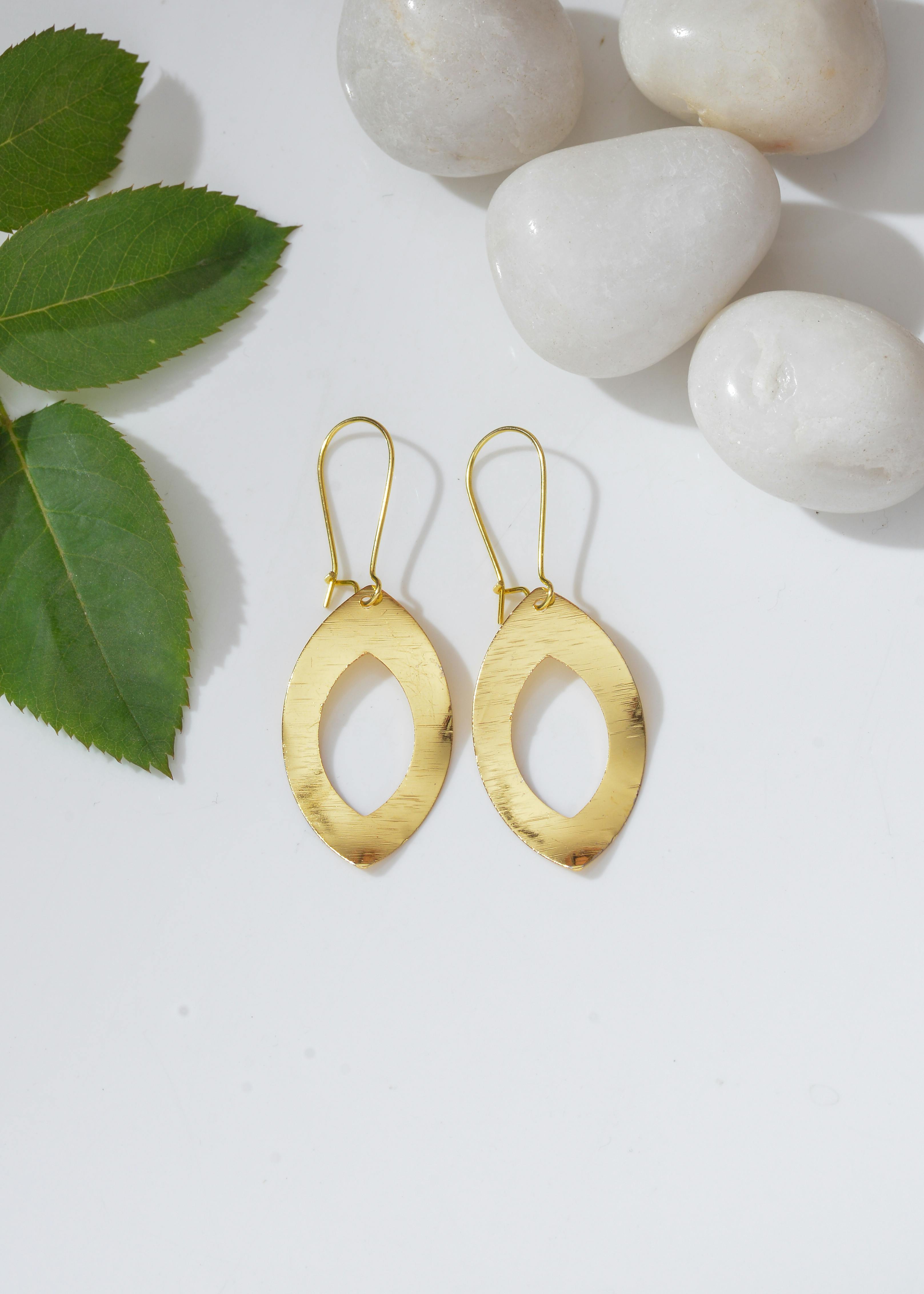 Simple Zen Circle - Small Drop Hoop Earrings - Hammered Gold - dirtypretty  artwear