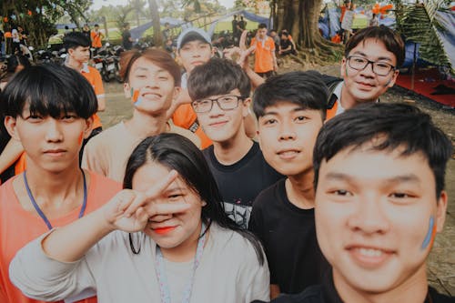 Pria Dan Wanita Memiliki Foto Groupie