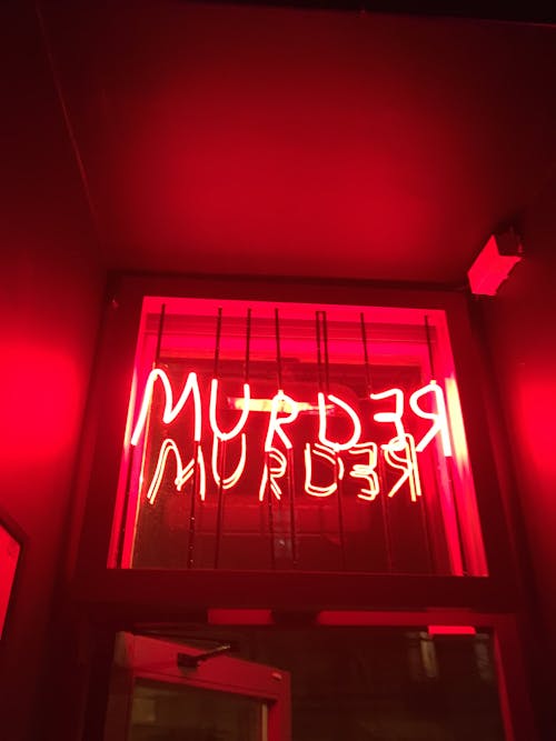 Barlar, camlar, cinayet içeren Ücretsiz stok fotoğraf