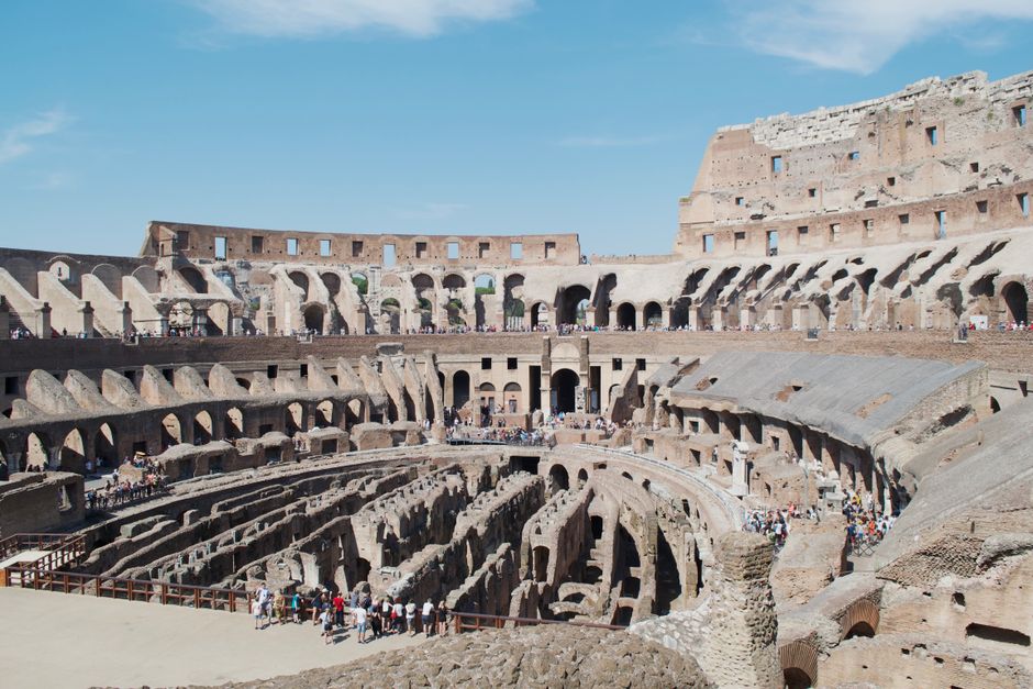 A busy street scene near the Colosseum in Rome, Italy, illustrating a crowded tourist area where vigilance against pickpockets is advised.