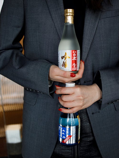 Δωρεάν στοκ φωτογραφιών με αλκοόλ, γυναίκα, ιαπωνικό αλκοόλ