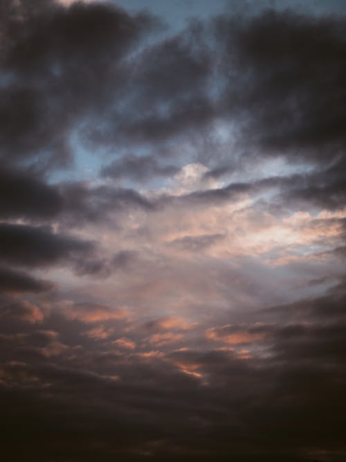 Бесплатное стоковое фото с атмосфера, буря, вертикальный выстрел